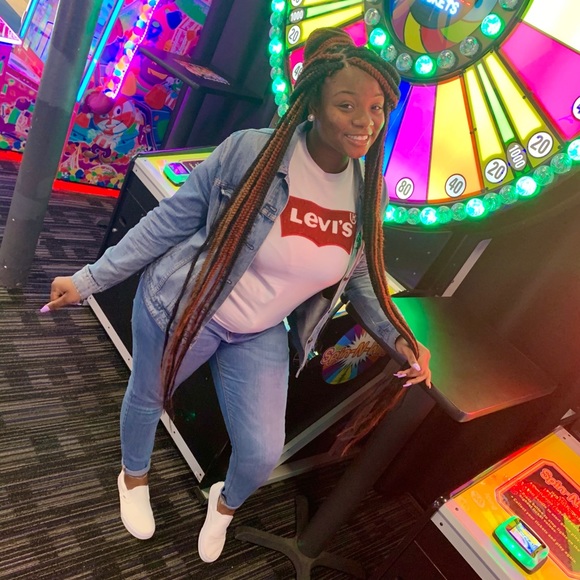 Meet your Posher, Tyla - Picture 1 of 1